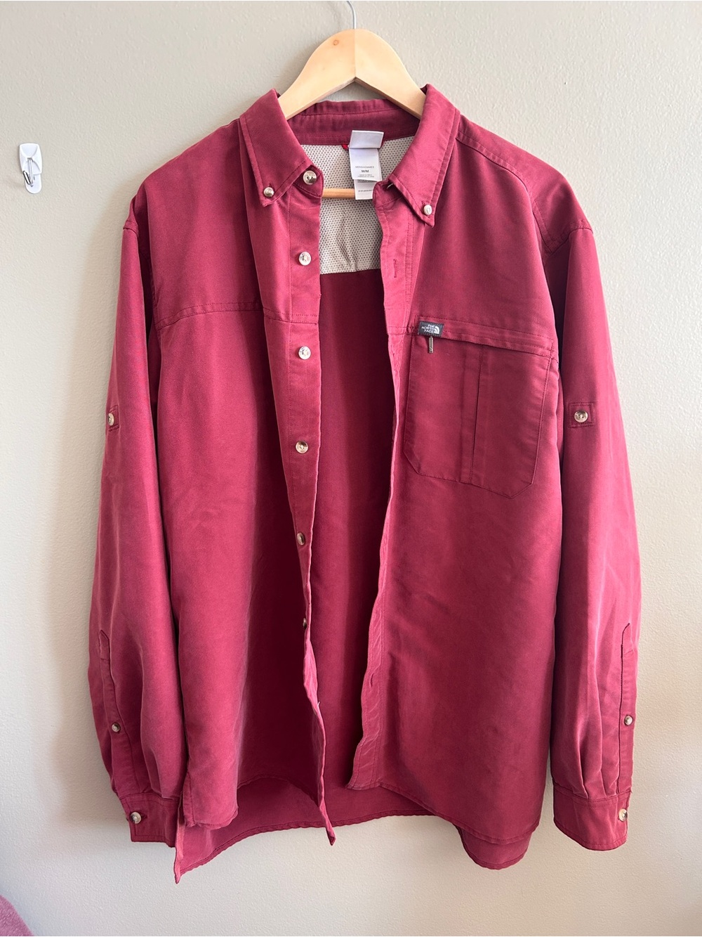 The North Face Men’s Button-Up Hiking Travel Shirt Burgundy Medium M